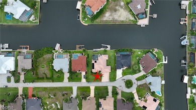Wow, what an amazing property. Intersecting canals, 4 car garage - photo 3