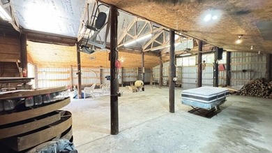 Very well maintained and peaceful location! This 3 bed / 2 bath - photo 33