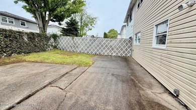 WELCOME TO THIS EXTRA LARGE 22X53 HI-RANCH A 1 FAMILY SEMI 4 - photo 33