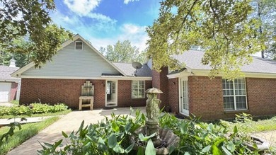 Very well maintained and peaceful location! This 3 bed / 2 bath - photo 36
