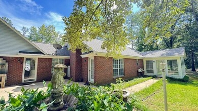 Very well maintained and peaceful location! This 3 bed / 2 bath - photo 37