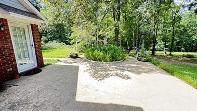 Very well maintained and peaceful location! This 3 bed / 2 bath - photo 38