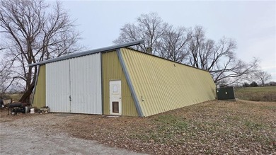 Enjoy peaceful country living with the convenience of easy - photo 44