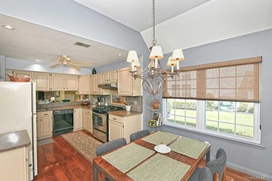 WELCOME TO THIS STUNNING AND SPACIOUS END UNIT TOWNHOUSE - photo 4