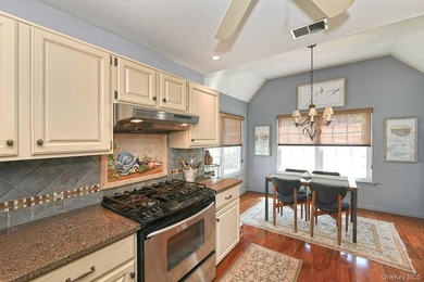 WELCOME TO THIS STUNNING AND SPACIOUS END UNIT TOWNHOUSE - photo 5