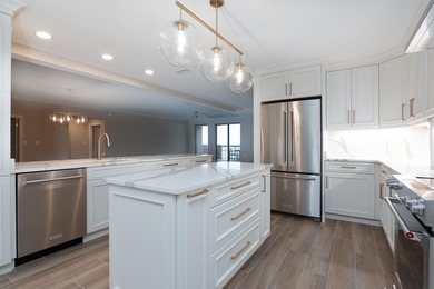 **DIRECT OCEANFRONT**  Imagine mornings with endless horizons