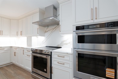 **DIRECT OCEANFRONT**  Imagine mornings with endless horizons