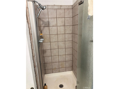 Charming tri-level townhome in Signal Hill featuring 2 bedrooms - photo 13
