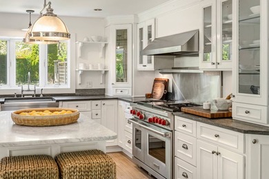 Built in 1888 and thoughtfully renovated by acclaimed architect - photo 21
