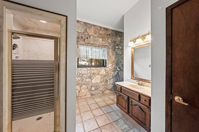 Multiple-home property with a total of 4 bedrooms, 4.5 baths - photo 23