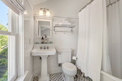 Built in 1888 and thoughtfully renovated by acclaimed architect - photo 25