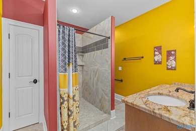 Stunning custom-built 3-bedroom, 2 bath home with beautiful - photo 31