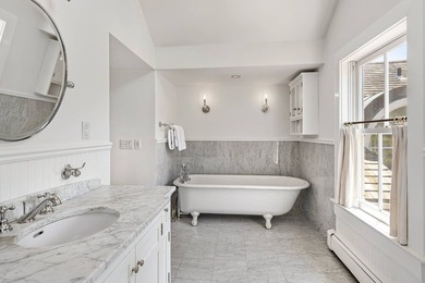 Built in 1888 and thoughtfully renovated by acclaimed architect - photo 31