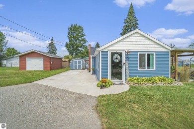 Lake Home Sale Pending in Houghton Lake, Michigan