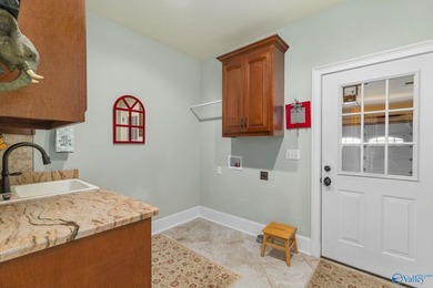 Stunning custom-built 3-bedroom, 2 bath home with beautiful - photo 33