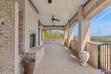 Stunning custom-built 3-bedroom, 2 bath home with beautiful - photo 36