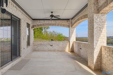 Stunning custom-built 3-bedroom, 2 bath home with beautiful - photo 38