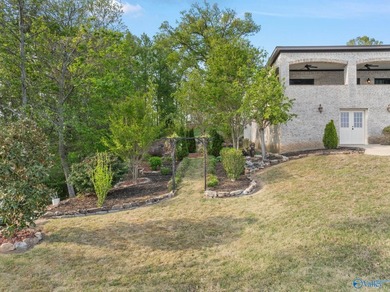 Stunning custom-built 3-bedroom, 2 bath home with beautiful - photo 42
