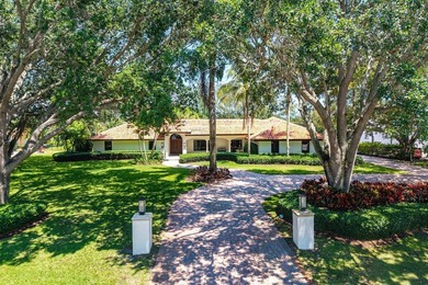 Beautifully reimagined and fully updated single story estate in - photo 4