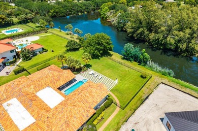 Beautifully reimagined and fully updated single story estate in - photo 6