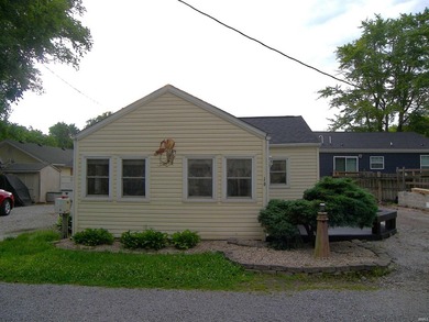 Immediate possession available with this year around 2 bedroom - photo 2