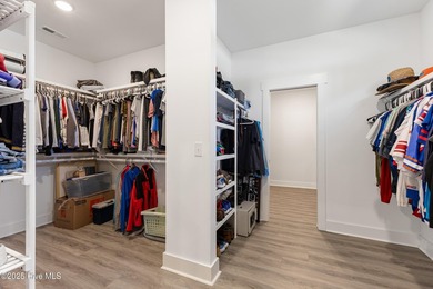If you've been searching for a newer home with room to spread - photo 22