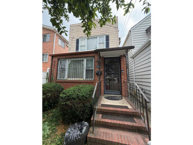Exclusive new listing in Flushing! This detached one-family home - photo 1