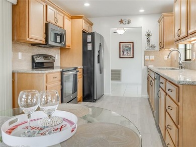 Welcome to easy Florida living in the desirable Tomoka Heights - photo 4