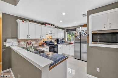NO FLOOD ZONE!!! Beautiful 3 BD 2 BA with Spacious Layout and - photo 8