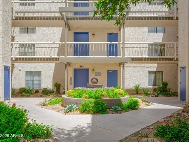 Lovely 2nd floor condo in sought-after Biltmore features 2 BR, 1 - photo 3