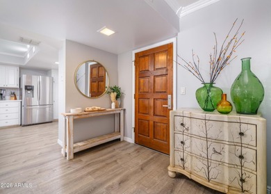 Lovely 2nd floor condo in sought-after Biltmore features 2 BR, 1 - photo 4