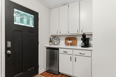 Welcome home to this beautifully updated 3-bedroom, 2-bath - photo 4