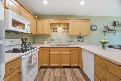 Enjoy the ease of condo living in this well-maintained townhouse - photo 10