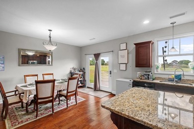 Beautifully maintained 4-bedroom home near Headland Country - photo 11