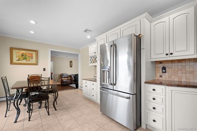 Exquisite custom-built Colonial elegantly positioned midblock on - photo 13