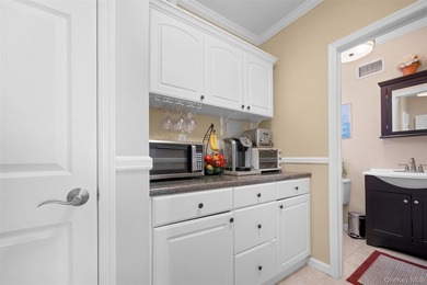 Exquisite custom-built Colonial elegantly positioned midblock on - photo 14