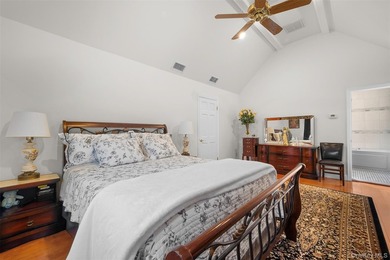 Exquisite custom-built Colonial elegantly positioned midblock on - photo 17
