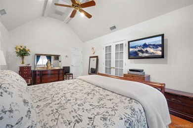 Exquisite custom-built Colonial elegantly positioned midblock on - photo 18