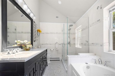 Exquisite custom-built Colonial elegantly positioned midblock on - photo 20