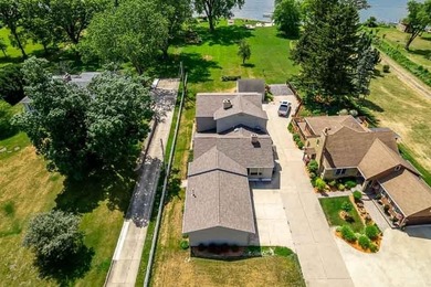 Spectacular Rock River location! This wonderful home offers 75 - photo 2
