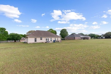 Beautifully maintained 4-bedroom home near Headland Country - photo 27