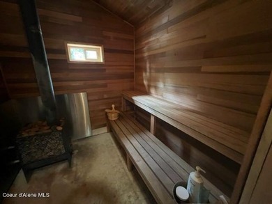 This terrific move-in-ready 2-bedroom plus loft/1.5 bath cabin - photo 36