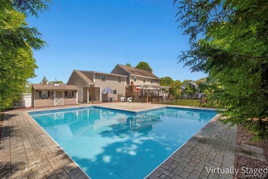 Exquisite custom-built Colonial elegantly positioned midblock on - photo 43