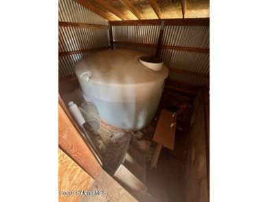 This terrific move-in-ready 2-bedroom plus loft/1.5 bath cabin - photo 46