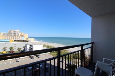 This studio unit at the Landmark Resort has an unobstructed - photo 4