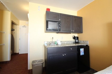 This studio unit at the Landmark Resort has an unobstructed - photo 7