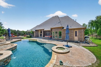 One of the largest Single-Story custom homes in Lantana's - photo 2