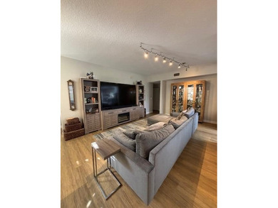 Beautiful first floor coach home centrally located in Boca Raton - photo 13