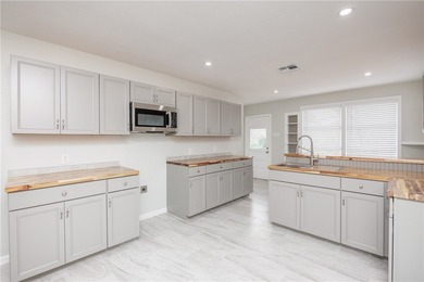 Enjoy this fantastic neighborhood, just blocks from Ocean Drive - photo 17