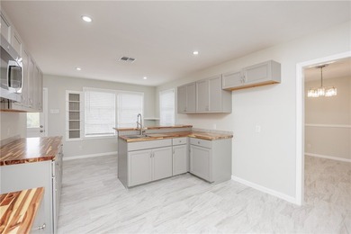 Enjoy this fantastic neighborhood, just blocks from Ocean Drive - photo 18
